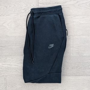 Nike Tech Fleece Jogger (Black, Size M)